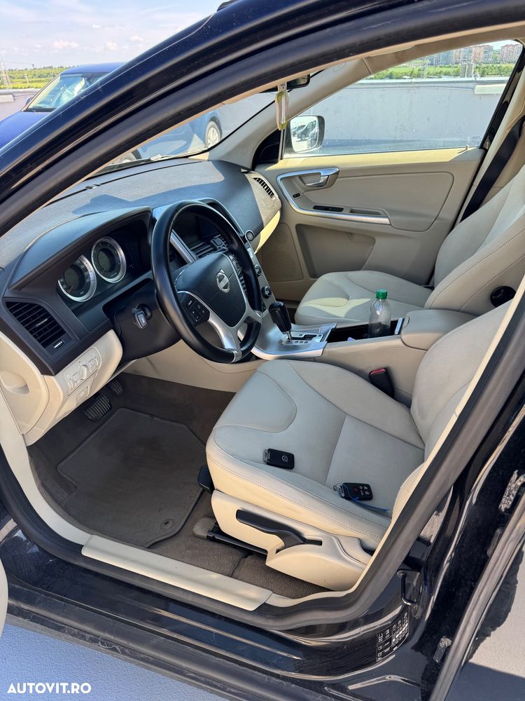 Volvo XC 60 2.4D AWD Momentum - 11