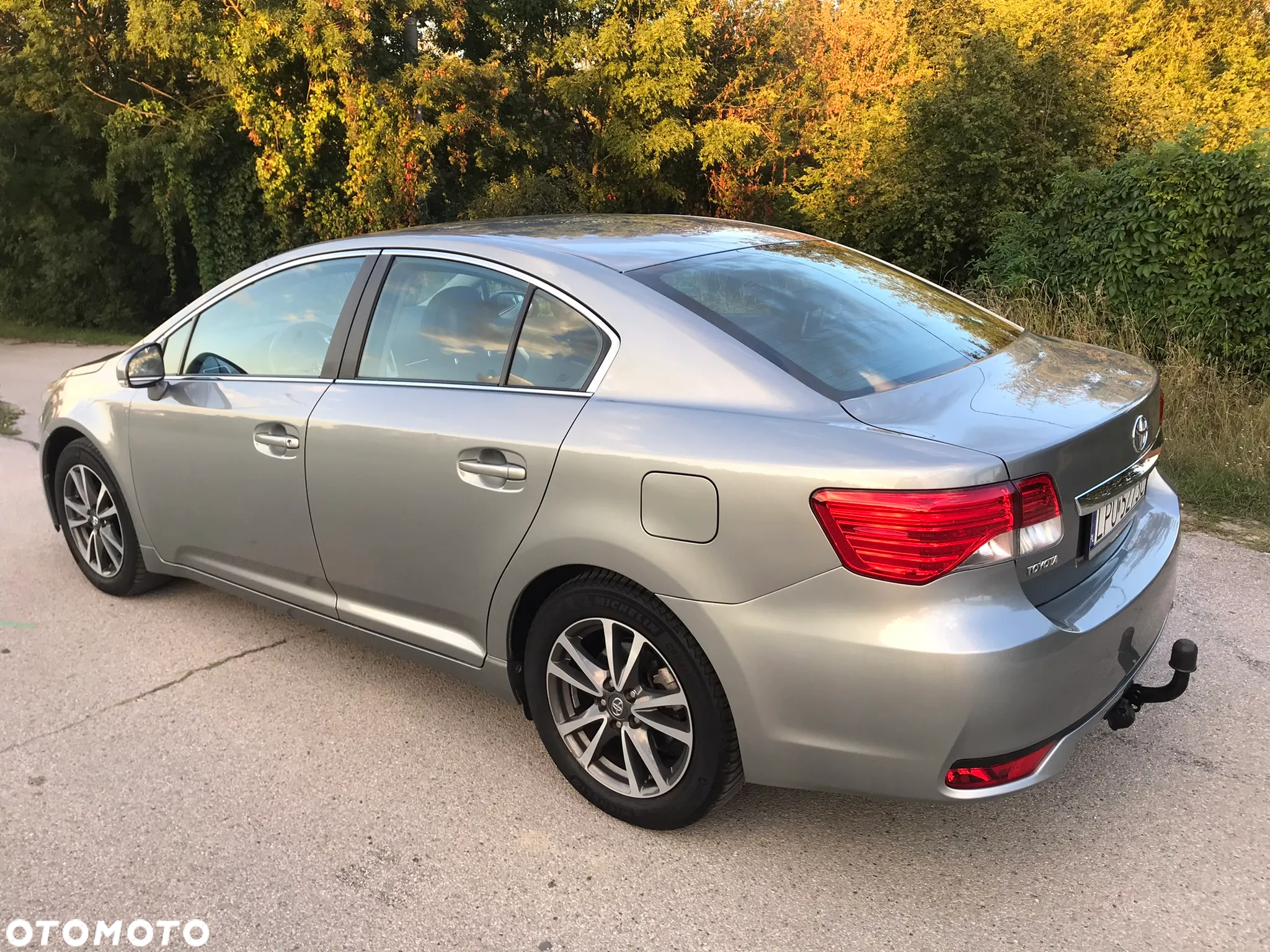 Toyota Avensis 1.8 Premium - 12