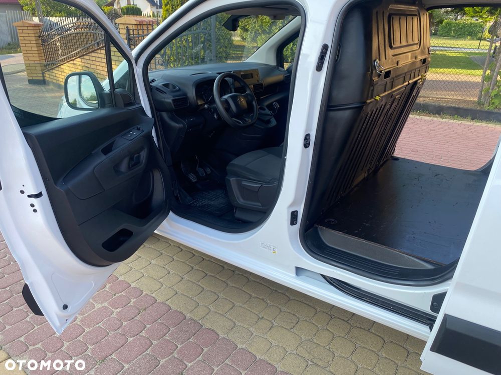Citroën BERLINGO 1.6 HDI, MAX długi, 3-osobowy, klimatyzacja, zakupiony w salonie w Rzeszowie, bezwypadkowy - 27