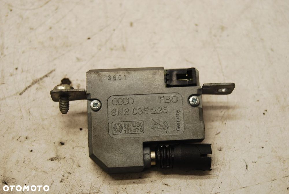 WZMACNIACZ ANTENY AUDI TT 8N8035225 - 2