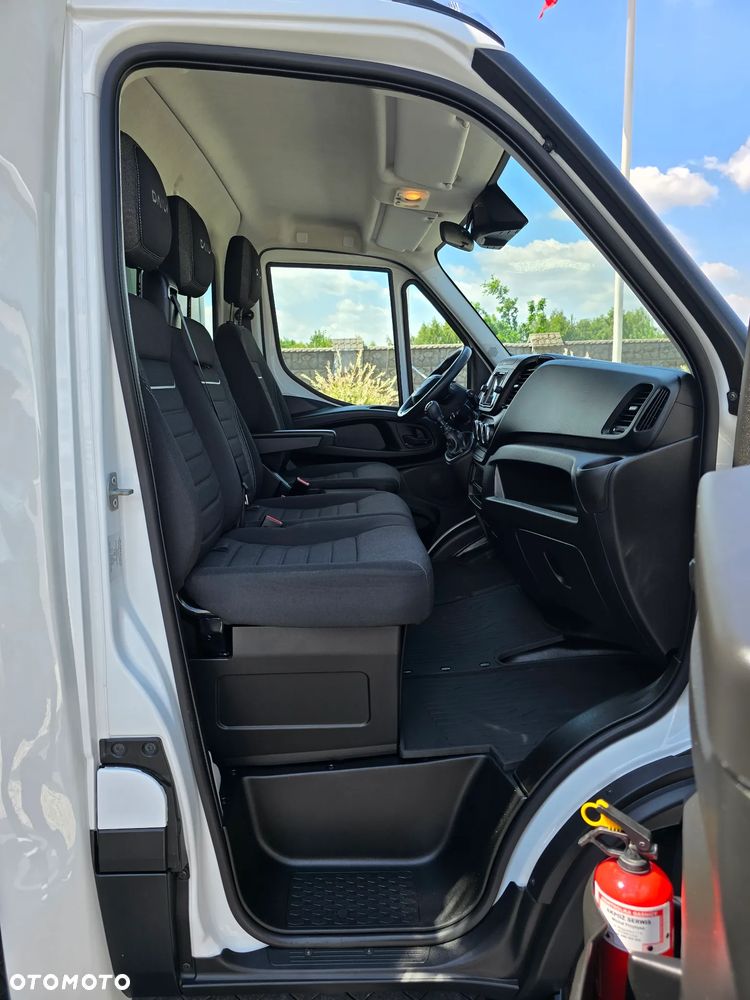 Iveco DAILY 50C18 MROŻNIA 8-PALETOWY + WINDA.1Tona AGREGAT Carrier -20*C +20*C 183Tyś km SERWIS DO OSTATNIEGO Km ASO IVECO SALON PL BOGATA OPCJA WYPOSAZENIA LED NAVI AKTYWNY TEMPOMAT FOTEL KIEROWCY PNEŁMATYCZNY - 39