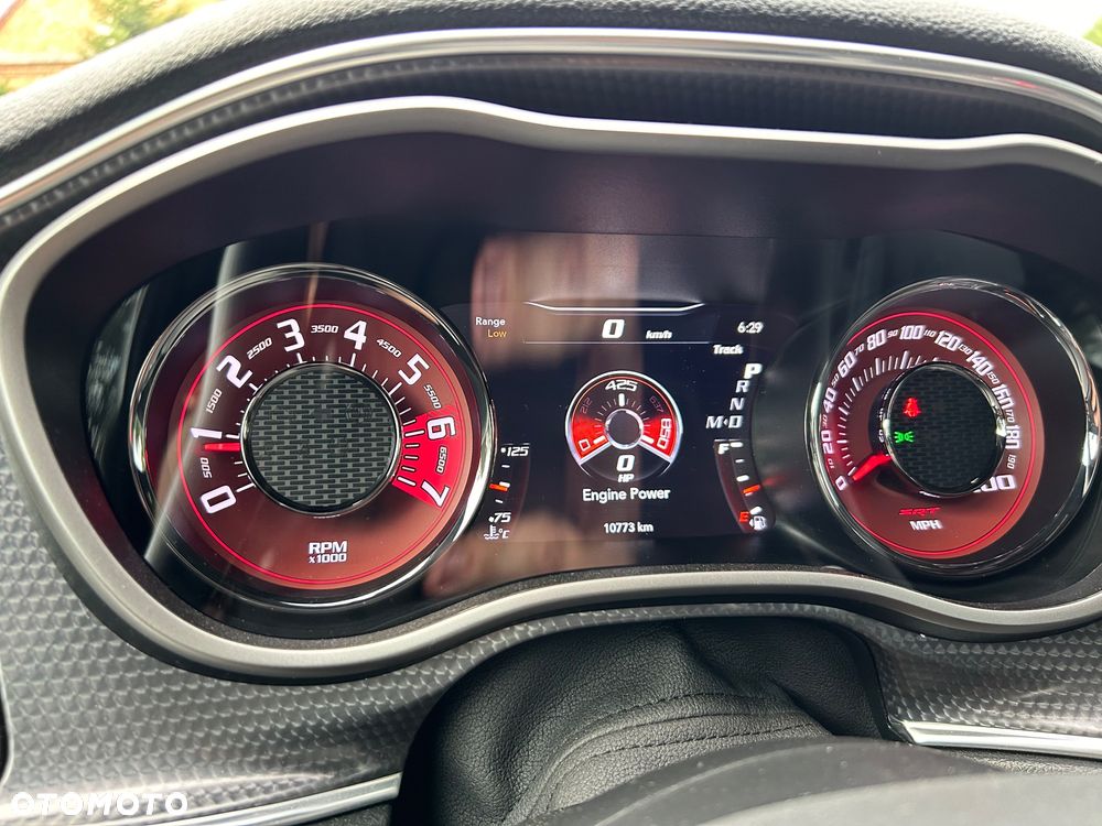 Dodge Challenger 6.2 Hellcat - 11