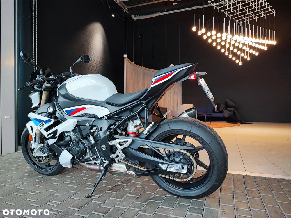 BMW S - 5