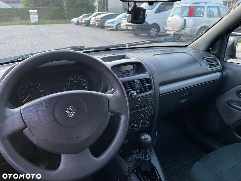 Renault Clio - 9