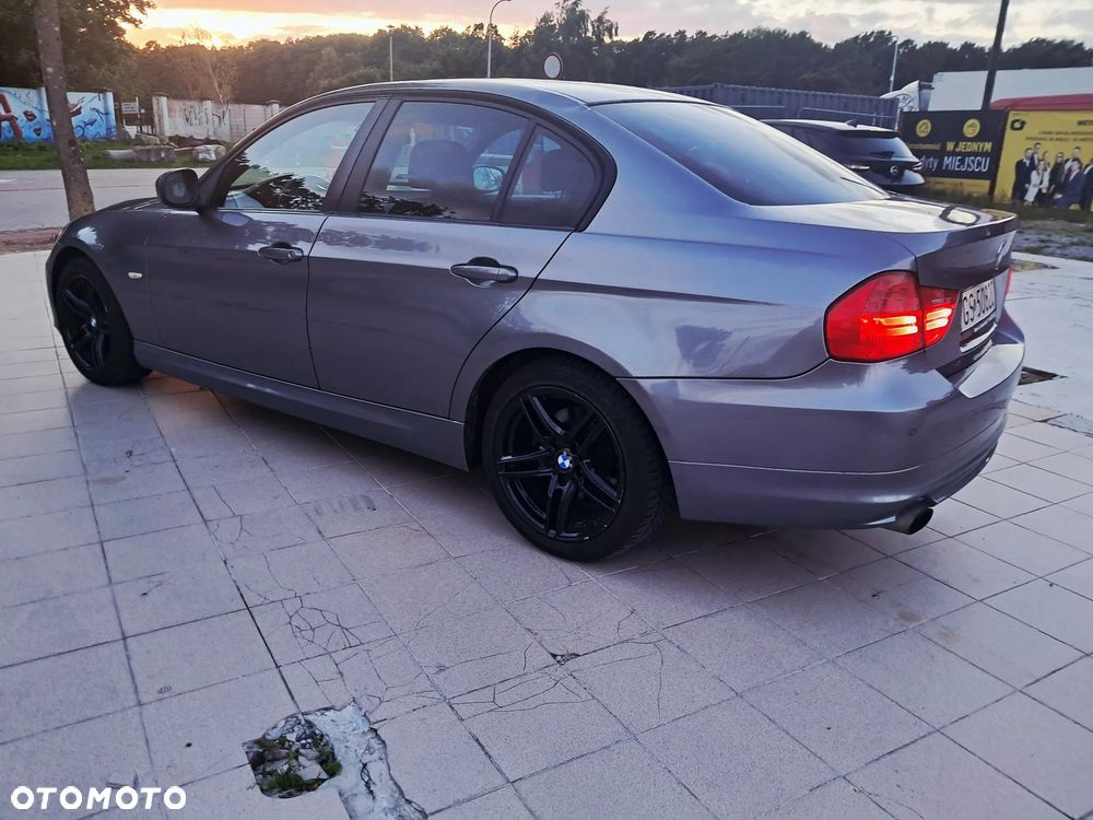 BMW Seria 3 320i - 11