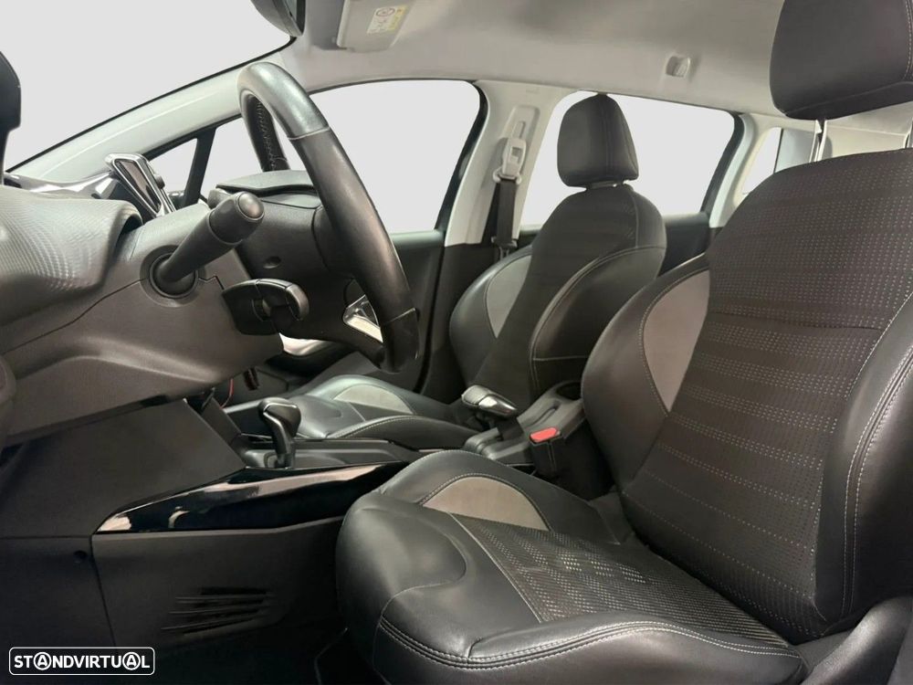 Peugeot 2008 PureTech 110 GPF Stop&Start EAT6 Allure — fotografia 9