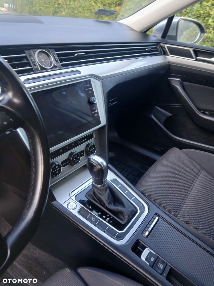 Volkswagen Passat 2.0 TDI SCR Comfortline DSG - 2