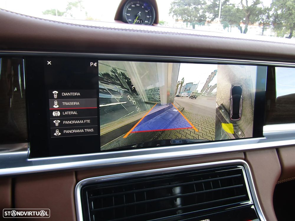 Porsche Panamera Sport Turismo 4 E-Hybrid - 23