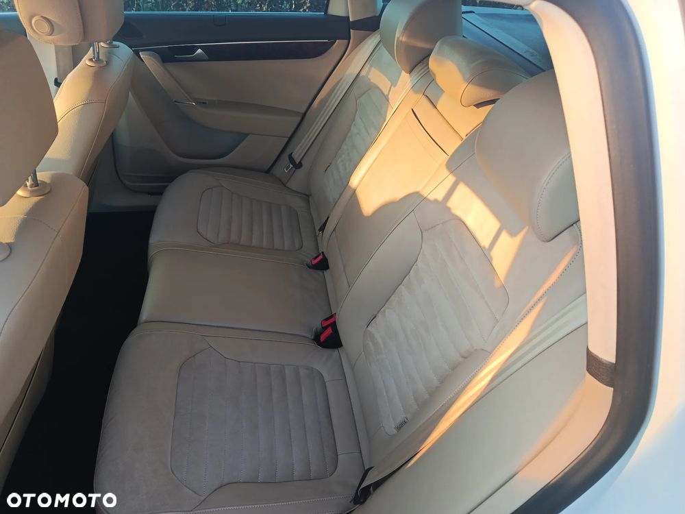Volkswagen Passat 2.0 TDI DPF Highline - 16