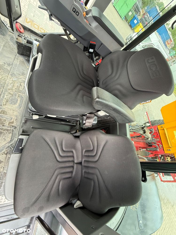 JCB FASTRAC 4220 iCON - 16