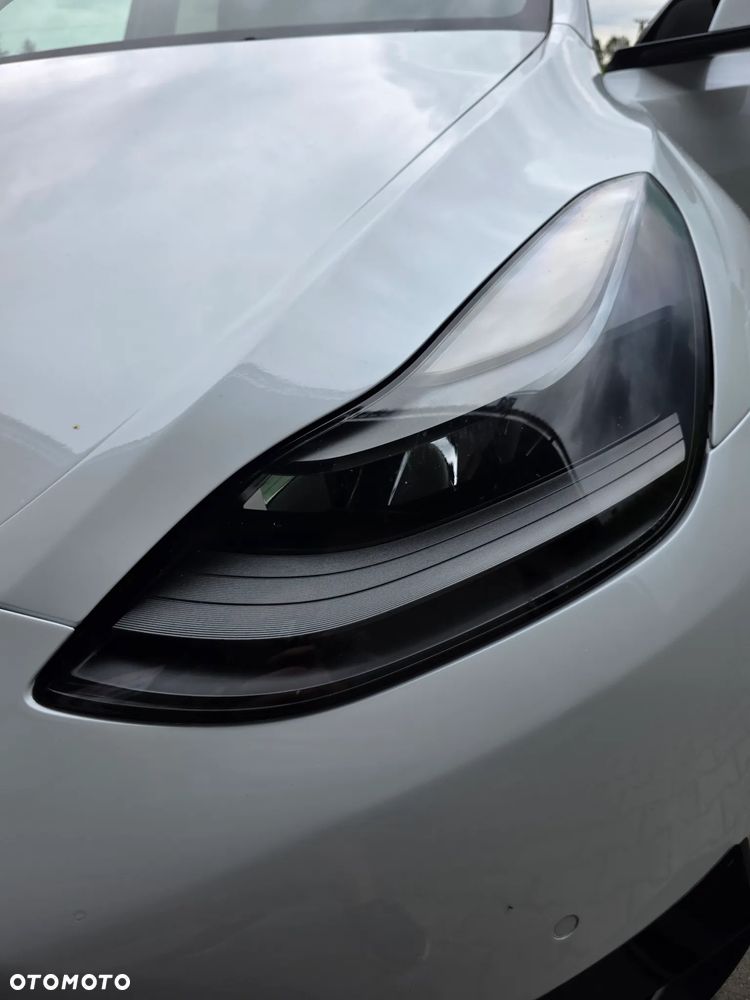 Tesla Model Y Long Range AWD - 24