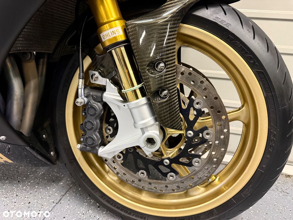 Yamaha R1 - 11
