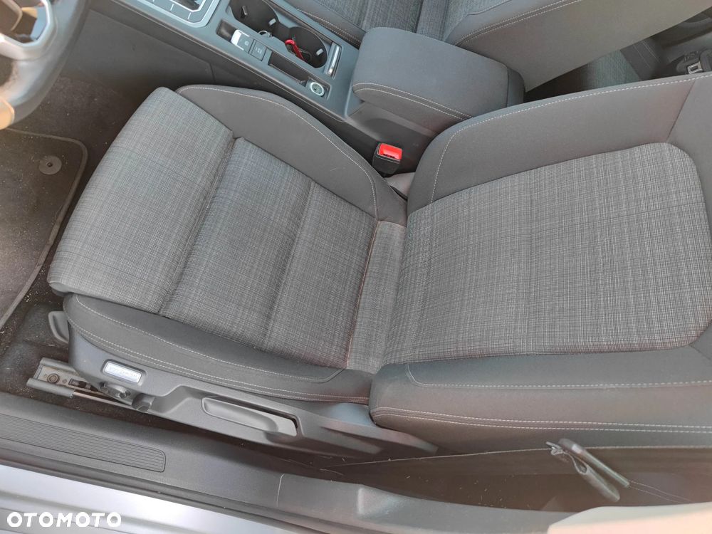 Volkswagen Passat 2.0 TDI SCR DSG Conceptline - 10