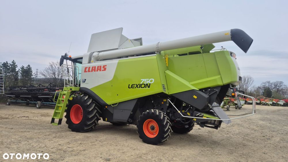 Claas Lexion 750 z hederem - 2