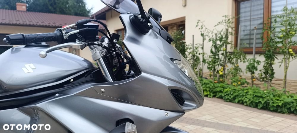 Suzuki GSX - 28