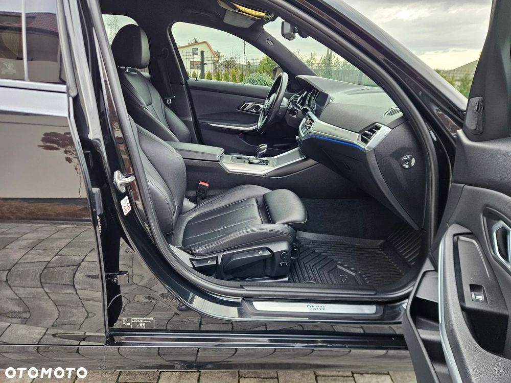 BMW Seria 3 318d Edition M Sport Shadow - 19