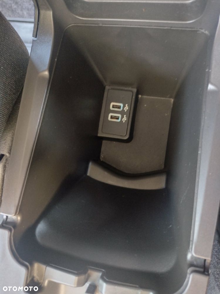 Ford Transit Connect - 11