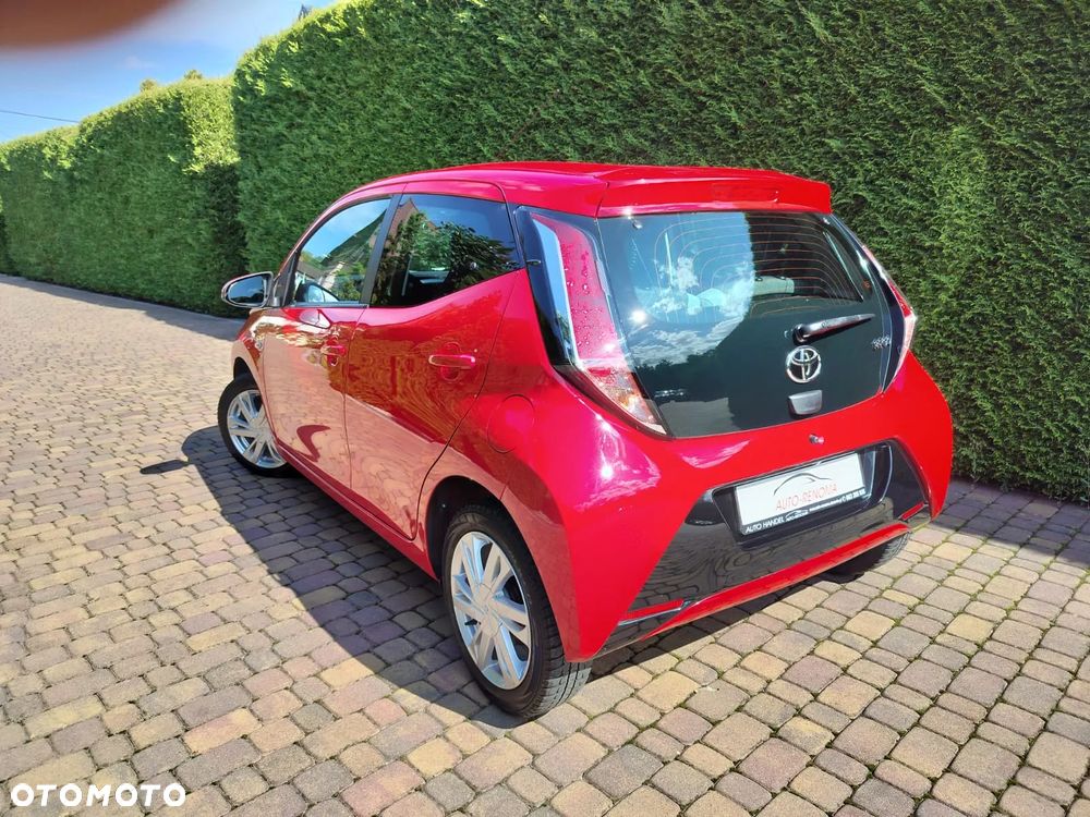 Toyota Aygo x-play touch - 2