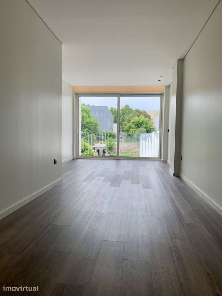 Apartamento T1 Novo para Arrendamento – Rua Dom Pedro V, Braga - Grande imagem: 2/13