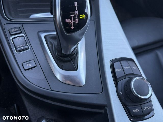 BMW Seria 3 328i Sport Line - 18