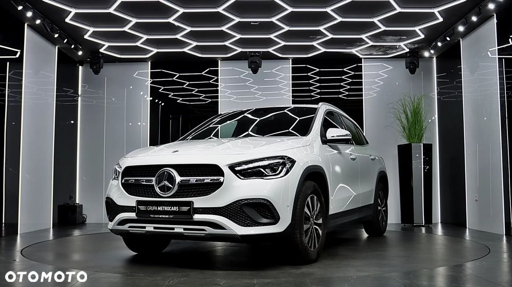 Mercedes-Benz GLA 200 Progressive - 2
