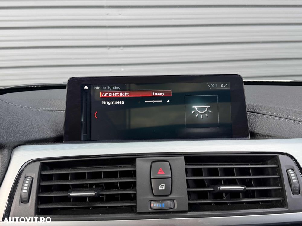 BMW Seria 3 318d Aut. Luxury Line - 30
