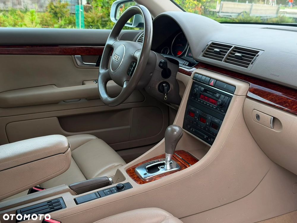 Audi A4 Limousine - 33