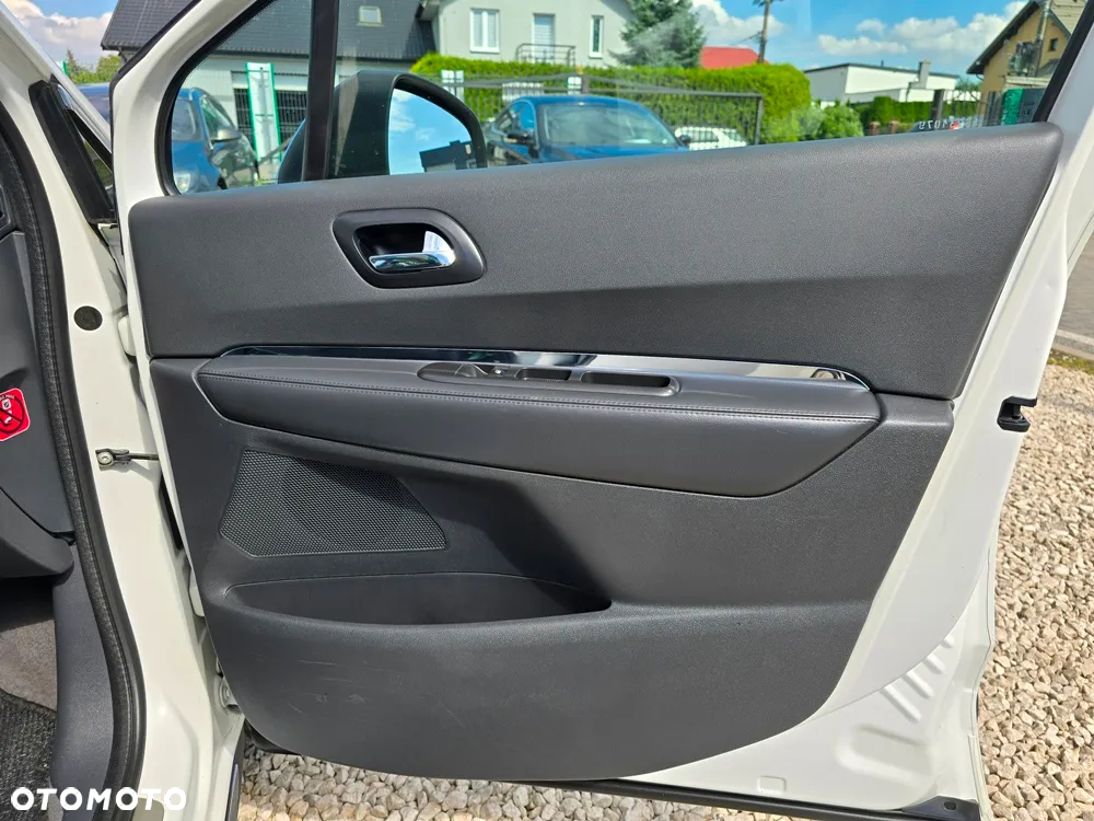Peugeot 3008 HDi 160 Automatik Allure - 19