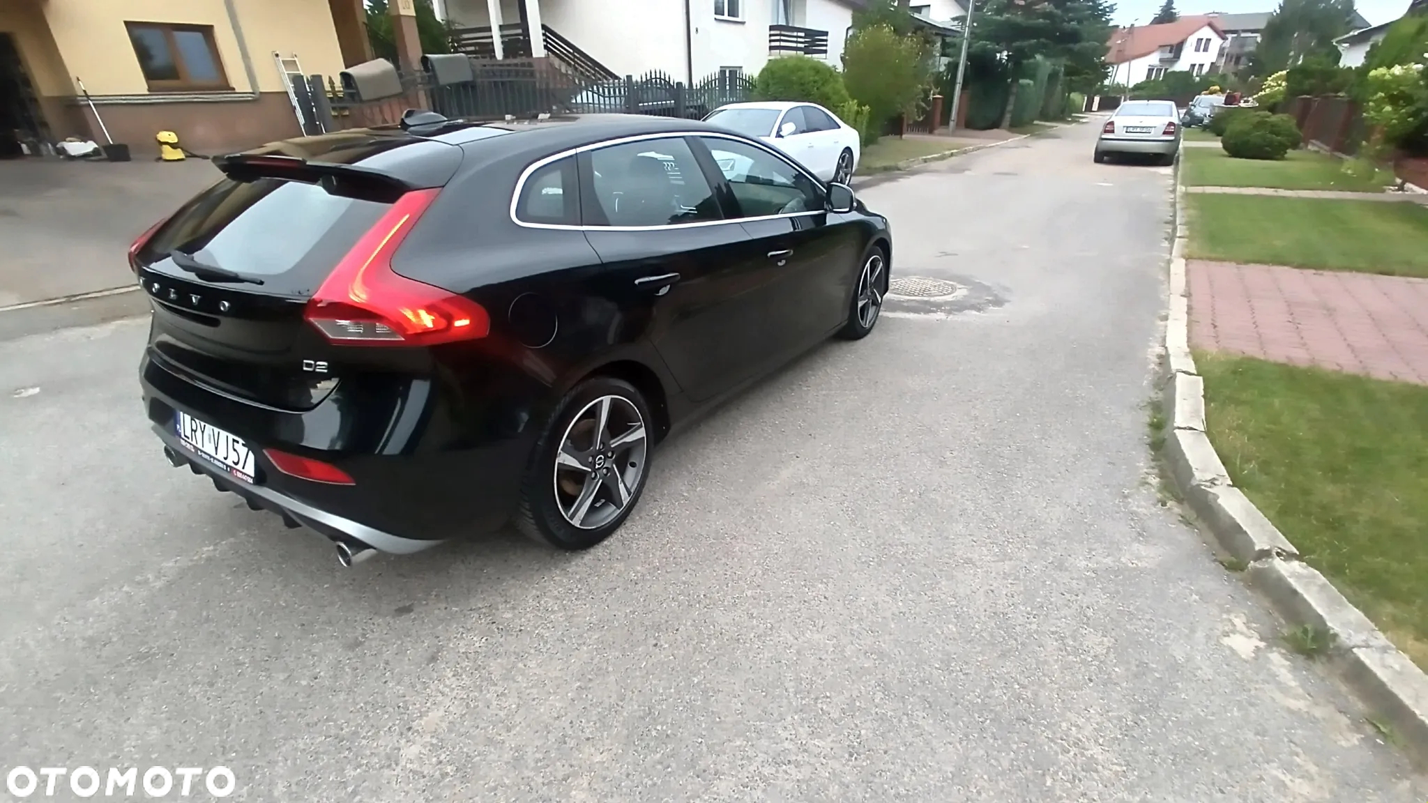 Volvo V40 D2 R-Design - 3
