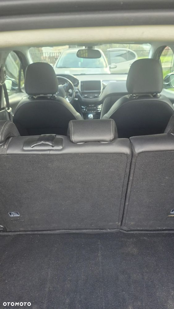 Peugeot 2008 1.2 Pure Tech GPF Signature S&S - 9