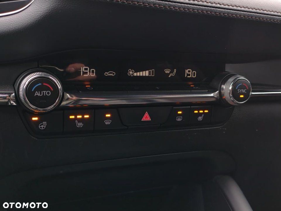 Mazda 3 e-SKYACTIV-X 186 M HYBRID CENTRE-LINE - 21