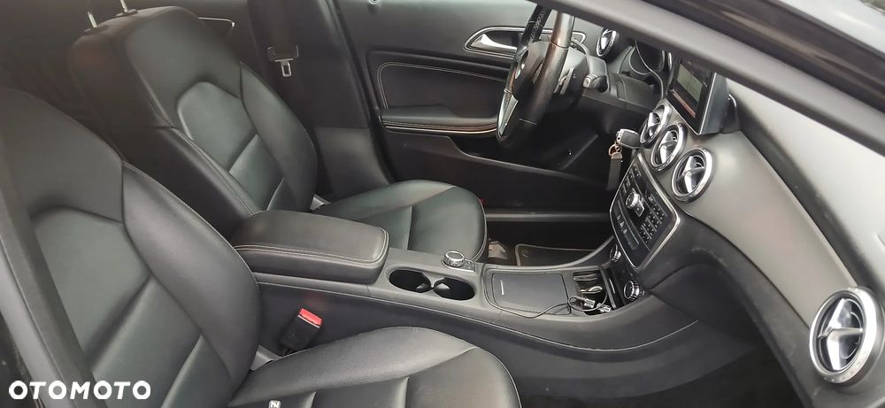 Mercedes-Benz GLA 250 7G-DCT AMG Line - 20