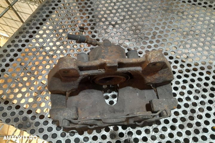 Etrier fata stanga Opel Zafira B [2005 - 2010] Minivan 5-usi 1.9 CDTI - 4