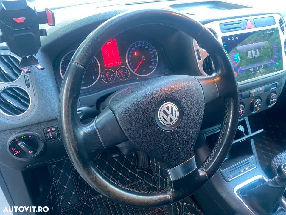 Volkswagen Tiguan - 10
