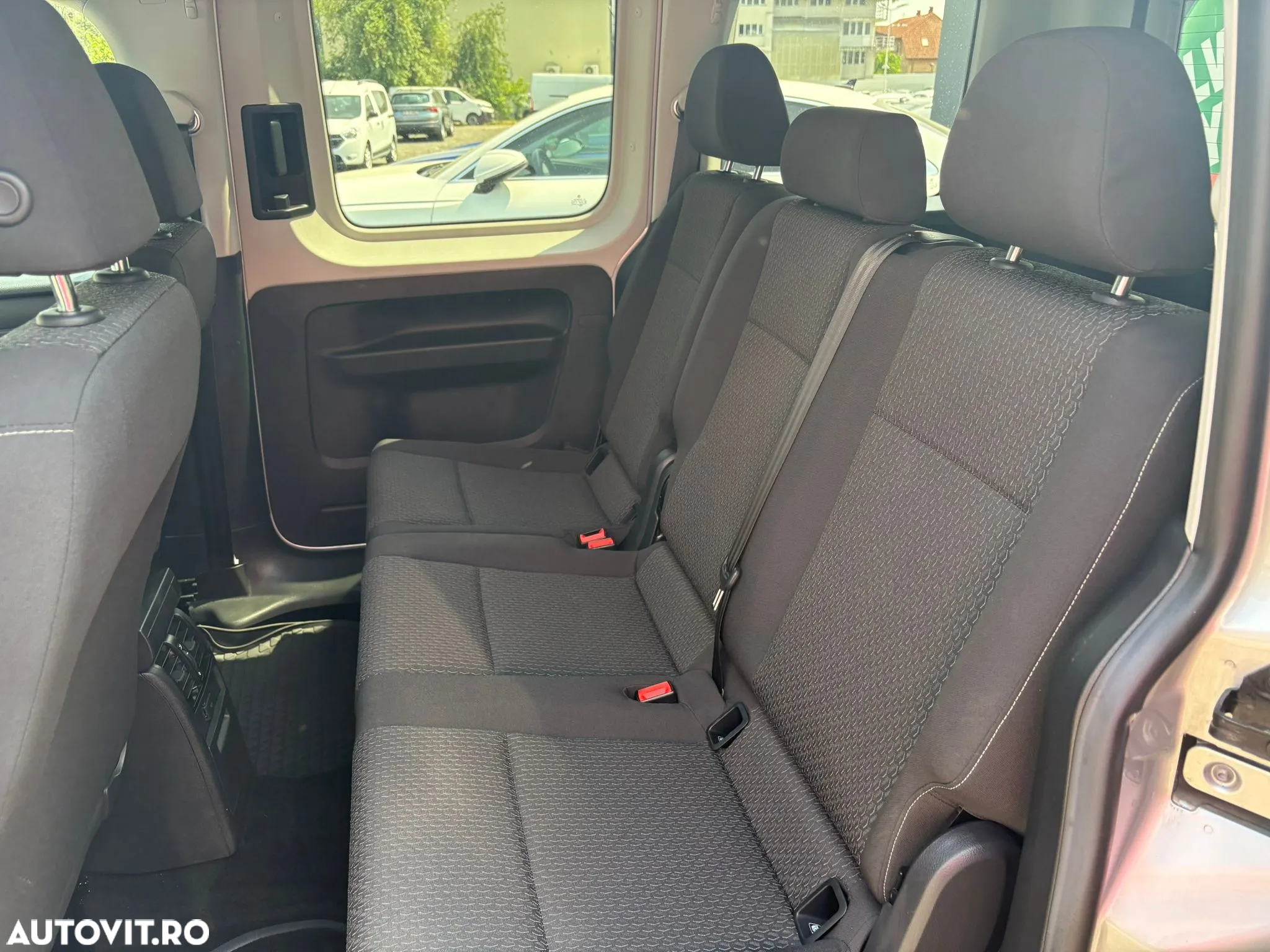 Volkswagen Caddy 2.0 TDI DSG - 10