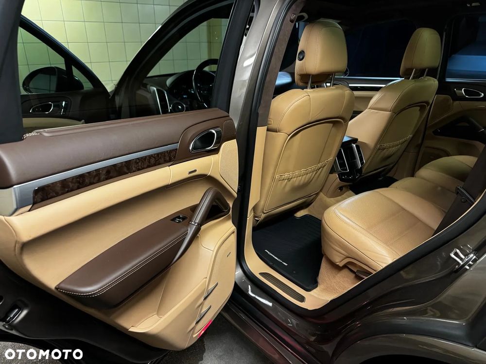 Porsche Cayenne GTS - 6