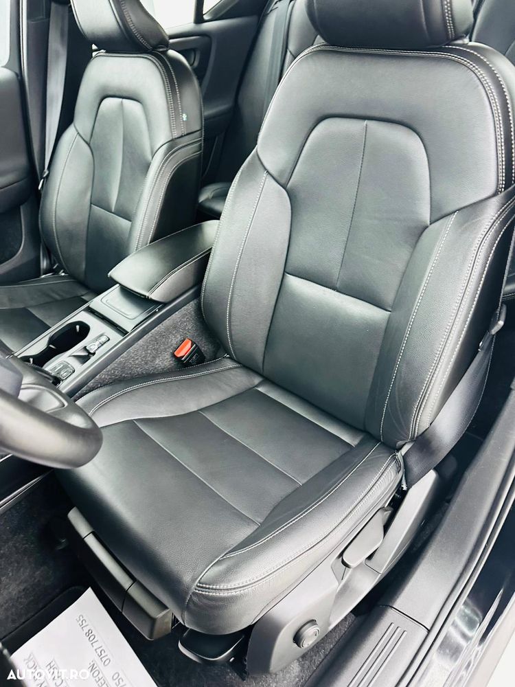 Volvo XC 40 T3 Geartronic Momentum Pro - 14