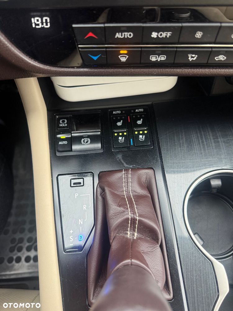 Lexus RX 450h (hybrid) - 26