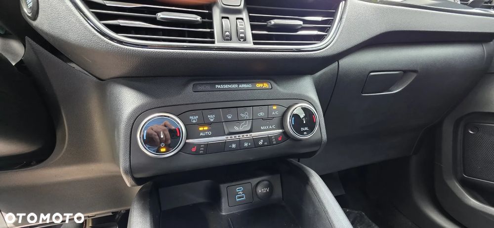 Ford Kuga - 12