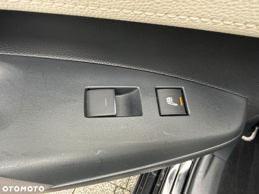 Toyota Corolla 1.8 Hybrid Executive - 31
