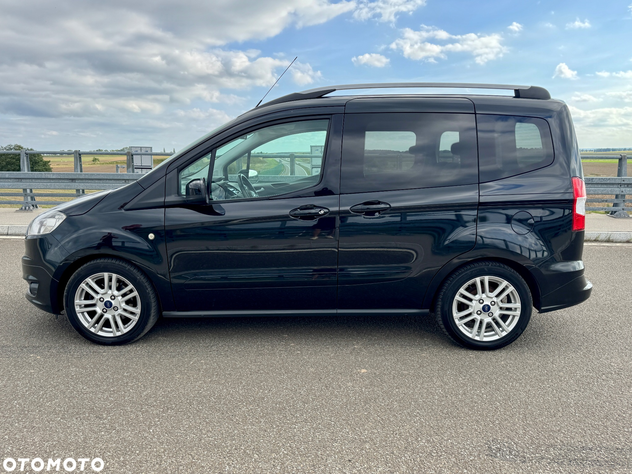 Ford Tourneo Courier 1.0 EcoBoost Titanium - 4