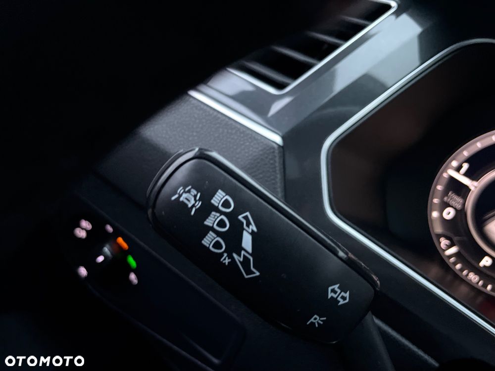 Volkswagen Tiguan 2.0 TDI SCR DSG R-Line - 29