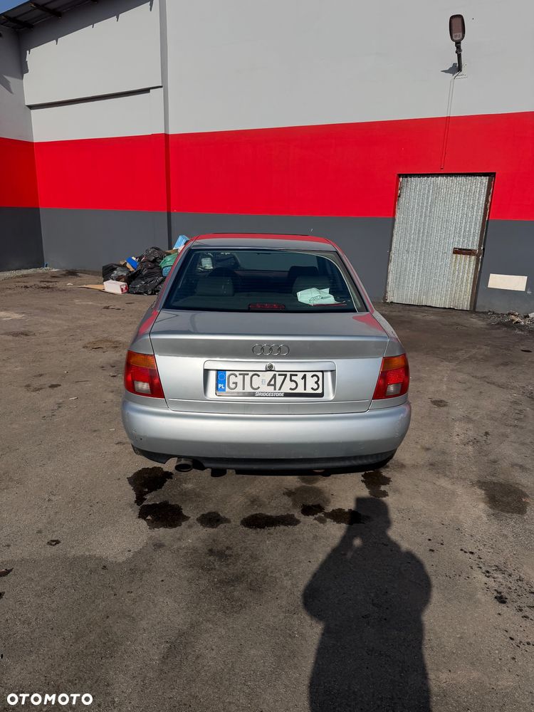 Audi A4 Limousine 1.6 - 4