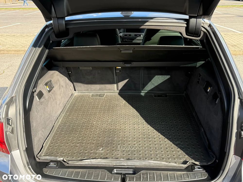 BMW Seria 5 525d xDrive - 9