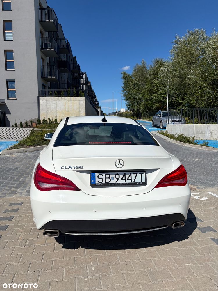 Mercedes-Benz CLA 180 7G-DCT Urban - 15