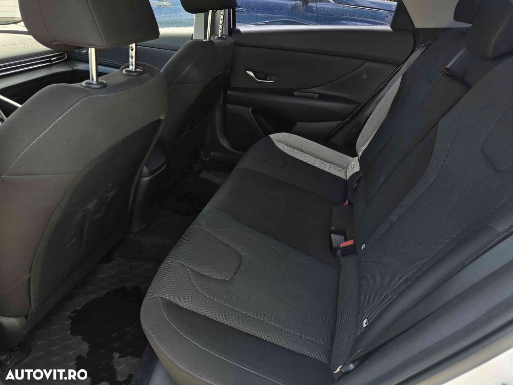 Hyundai Elantra - 10