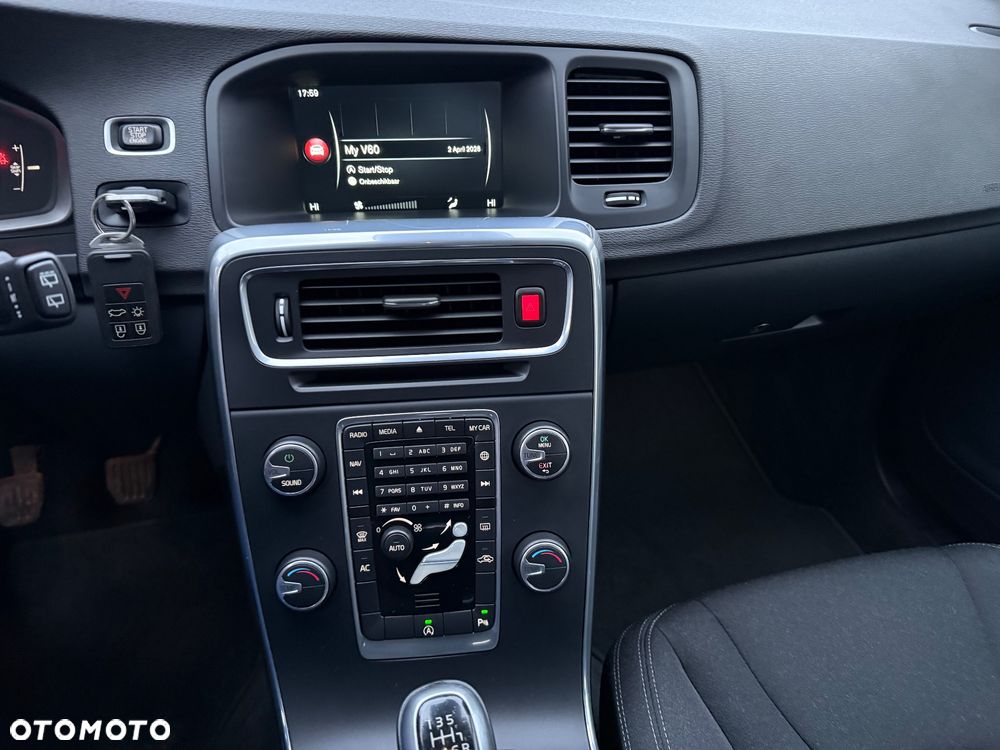 Volvo V60 D2 Momentum - 26