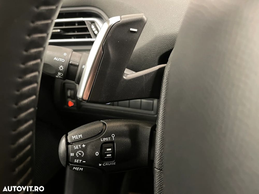 Peugeot 308 1.2 L PureTech Turbo S&S EAT8 Allure Pack - 24