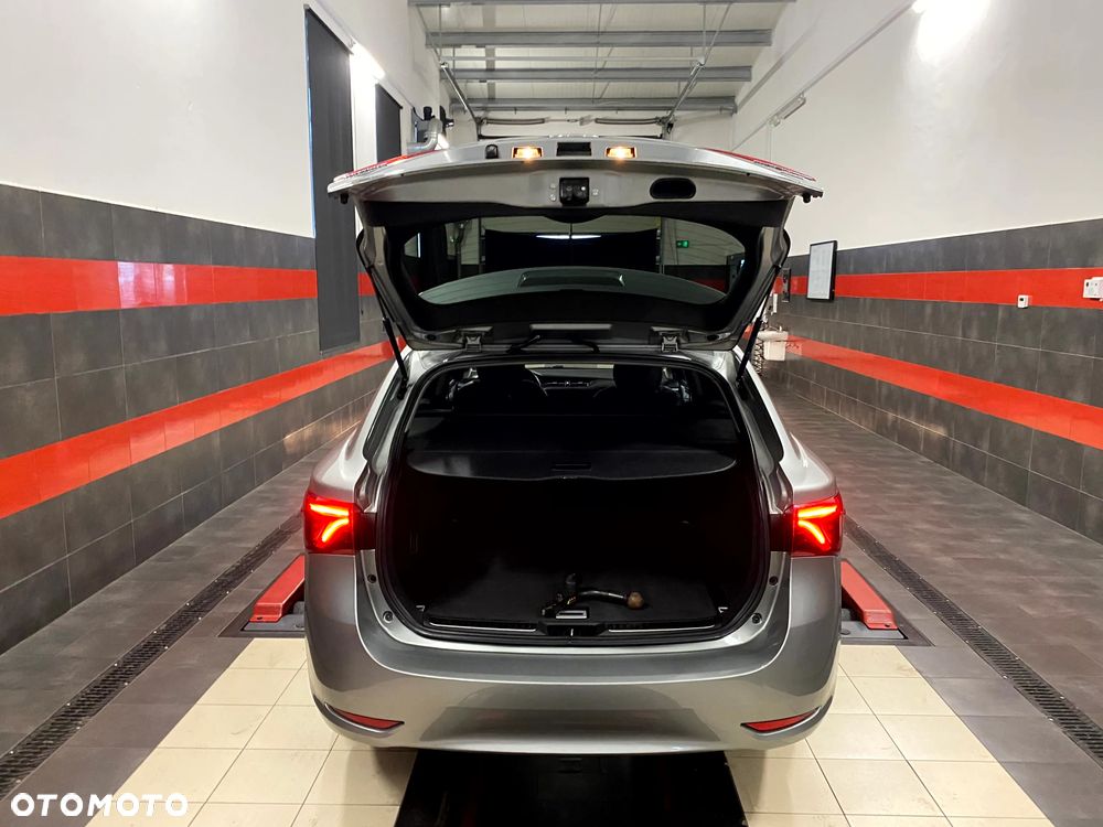 Toyota Avensis Touring Sports 1.8 Executive - 12