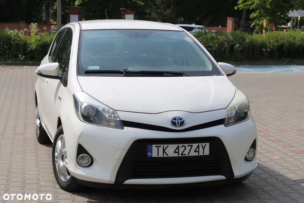 Toyota Yaris Hybrid 100 Dynamic - 1